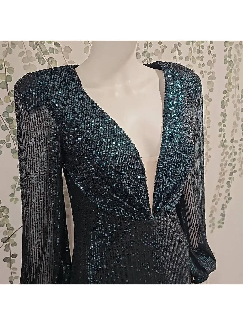Mac Duggal Trendy V-neckline Bodycon Midi Dress Sz 8